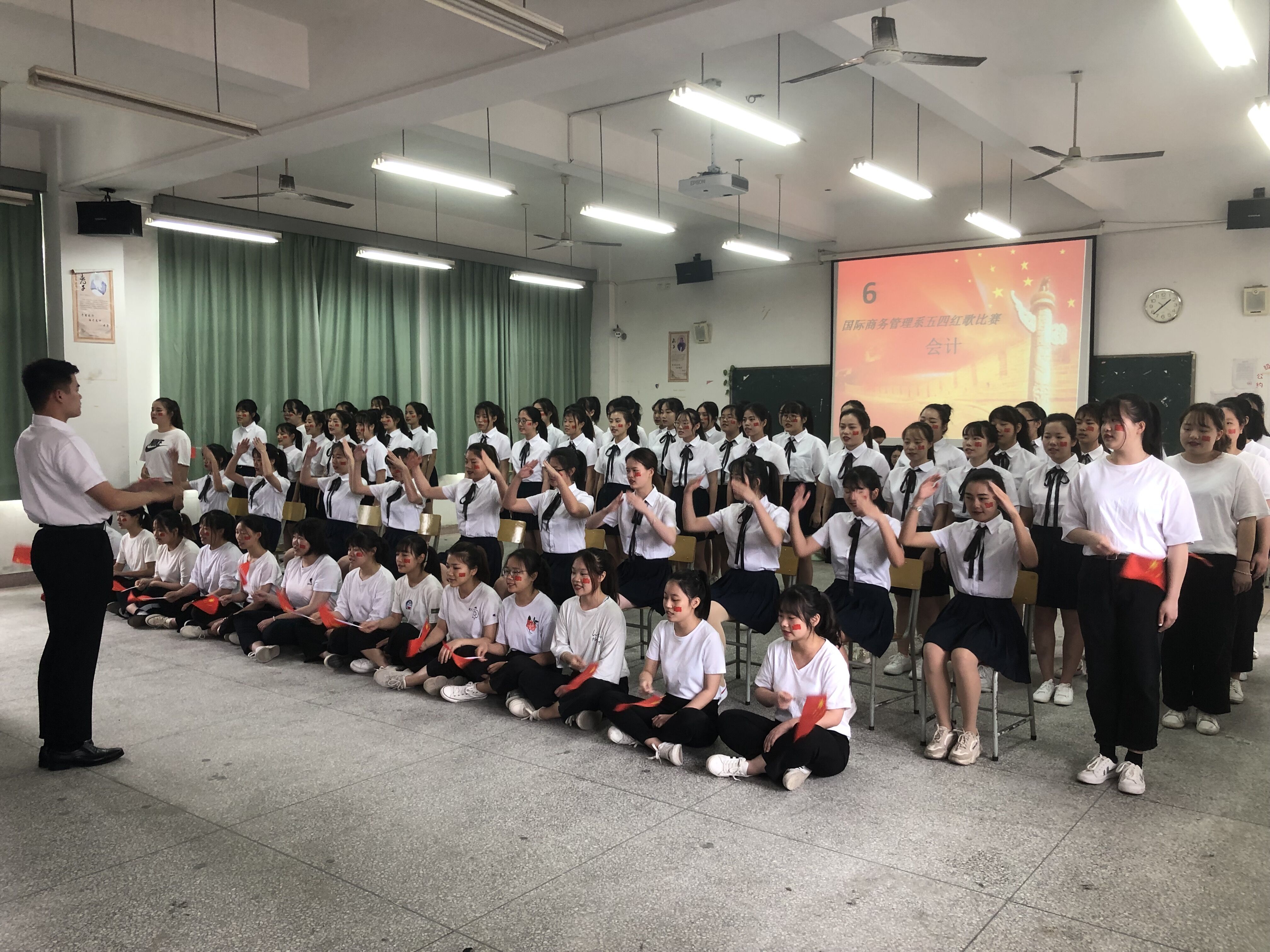 图二：会计特色手语.jpg