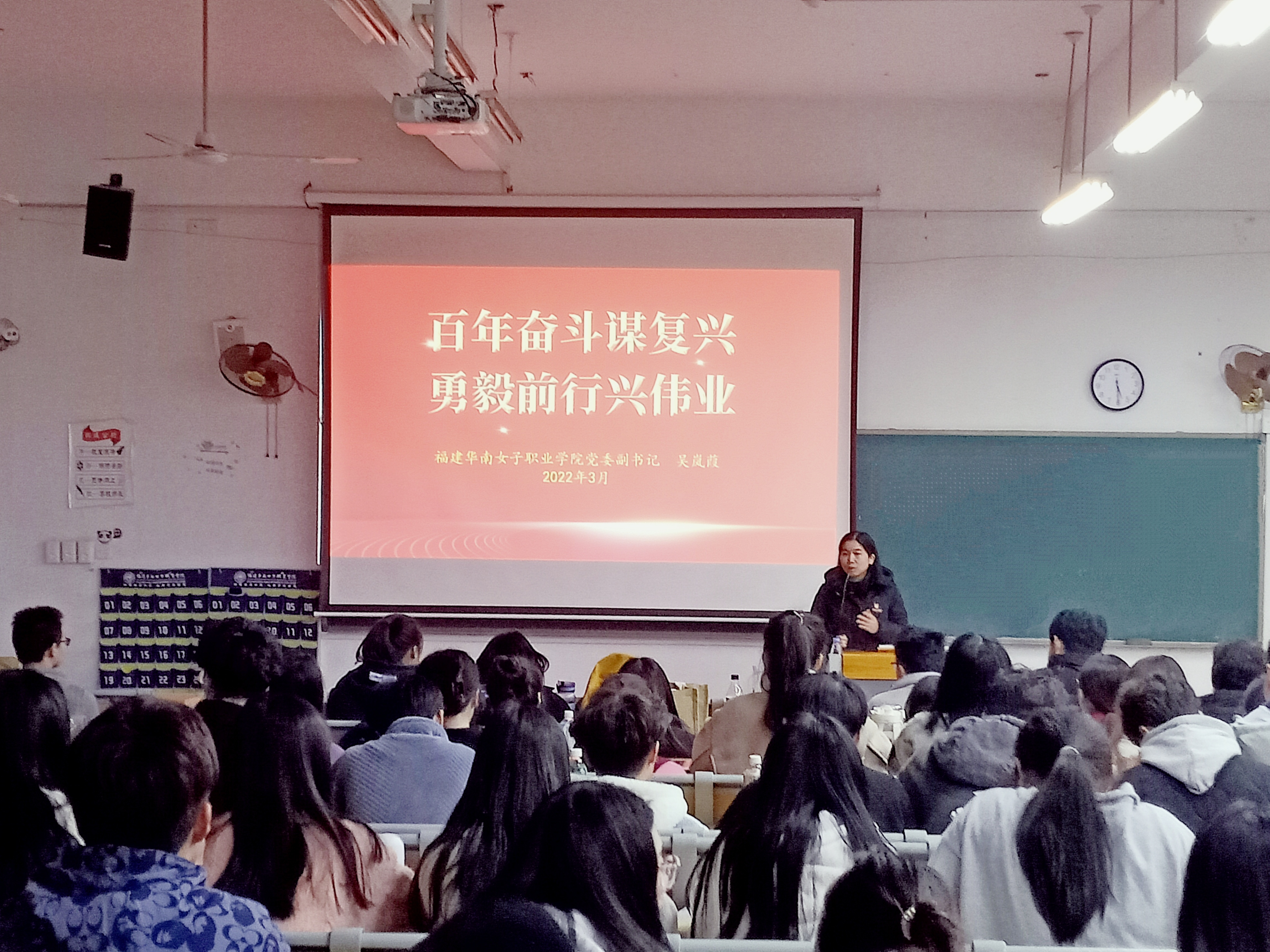 岚葭老师授课过程(远景).jpg