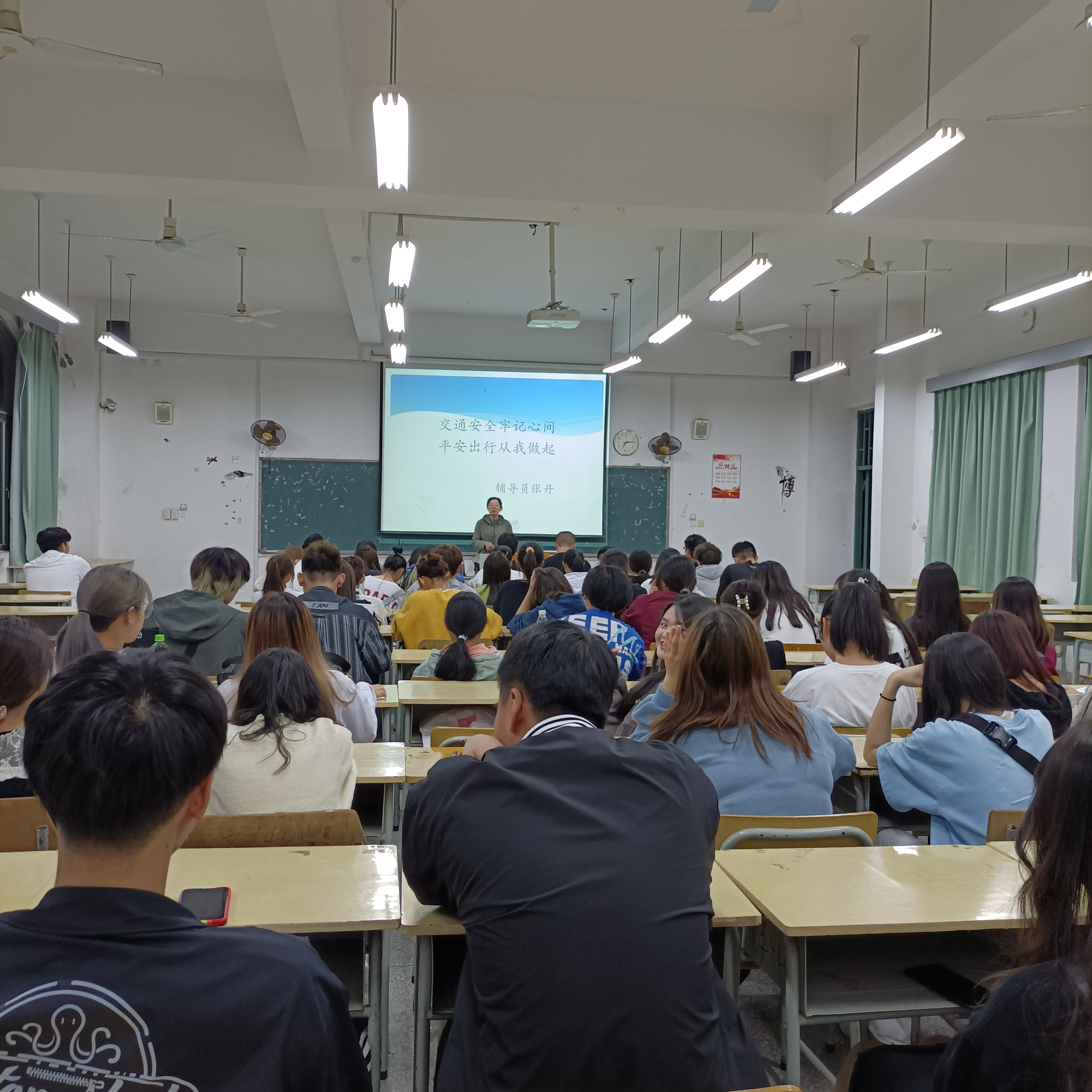 交通安全出行班会照片3.jpg