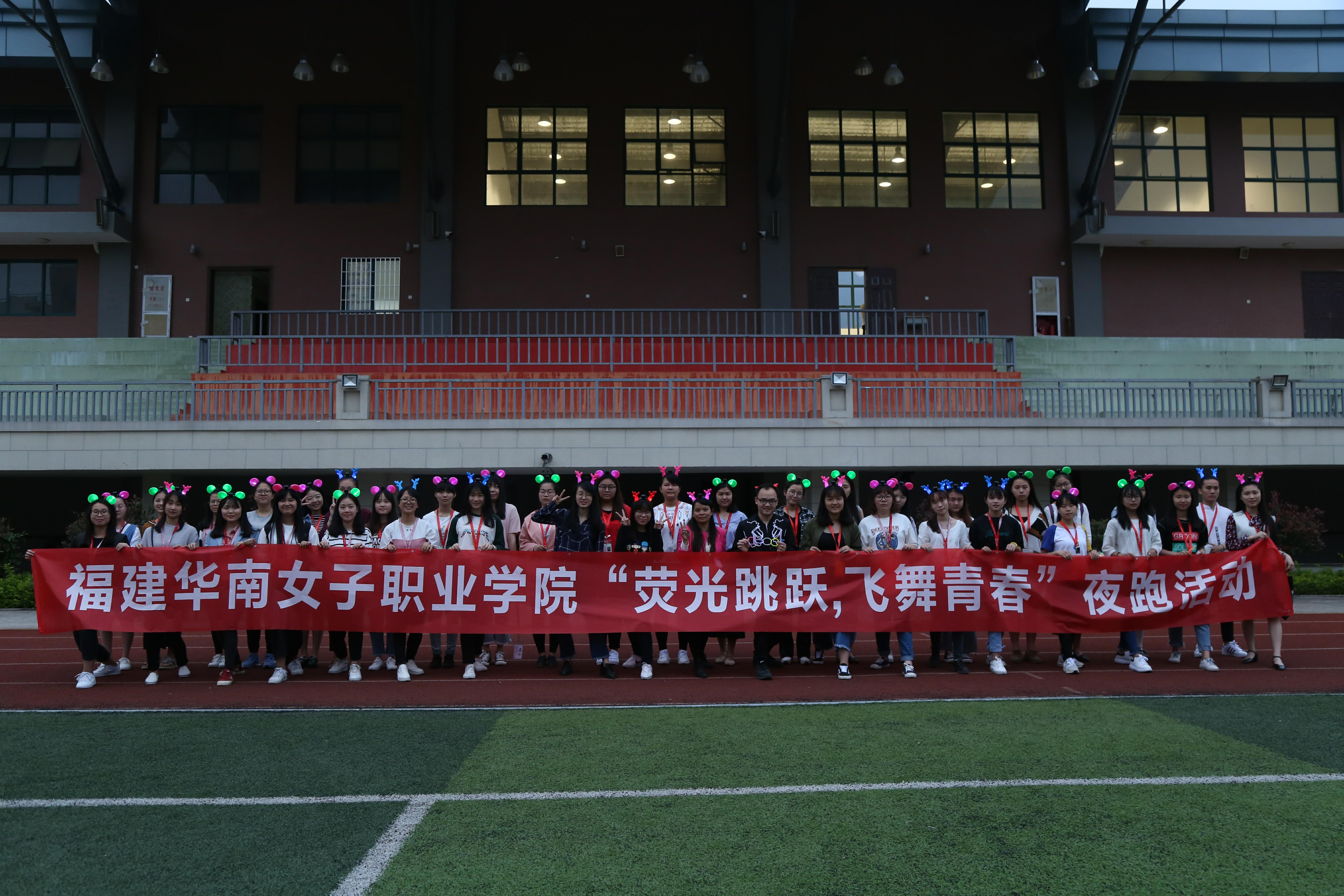 活动前合影.jpg