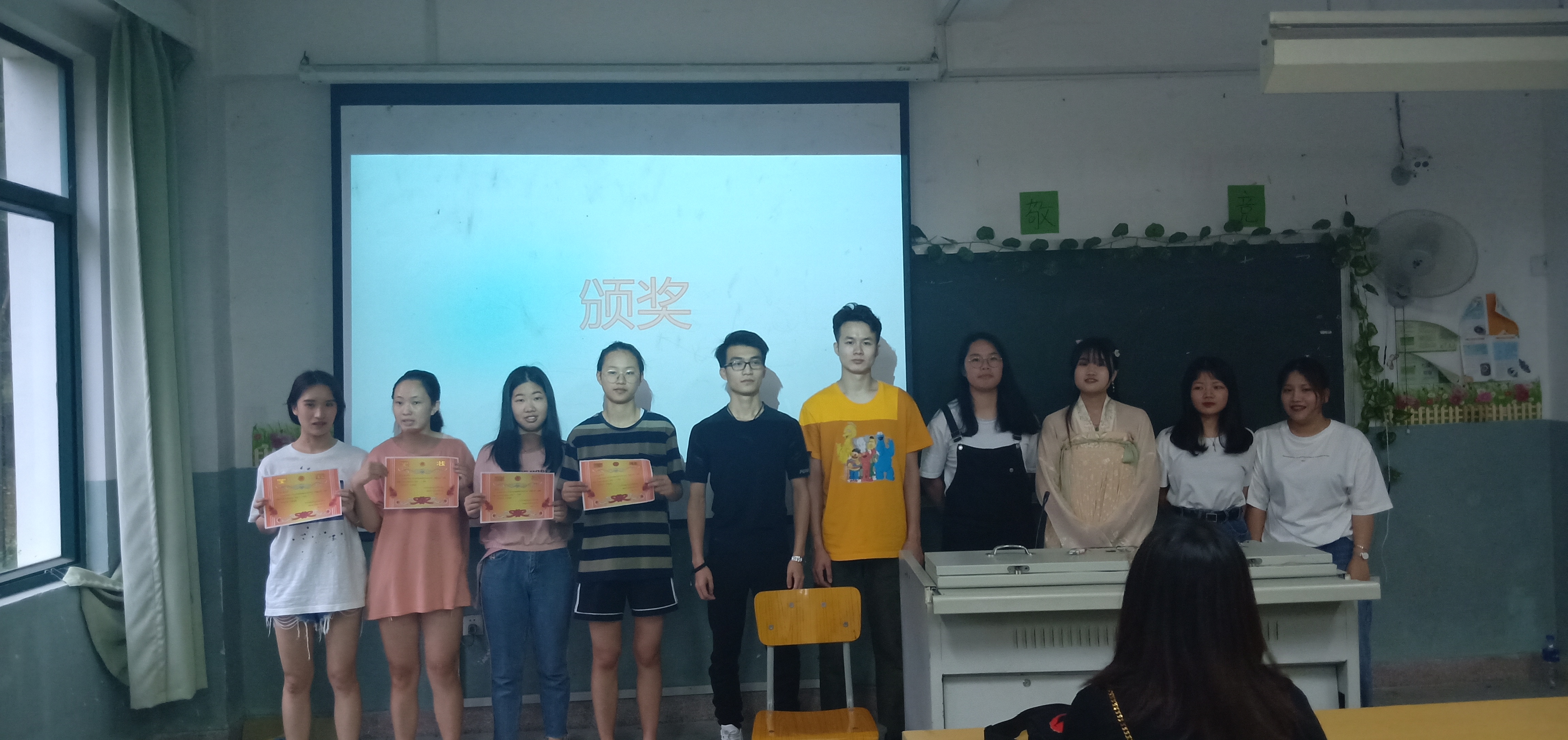 1.5.6-20190526开展廉洁教育“美丽心灵，从廉开始”廉洁文化党团员手抄报比赛相关照片（3）-20190526下