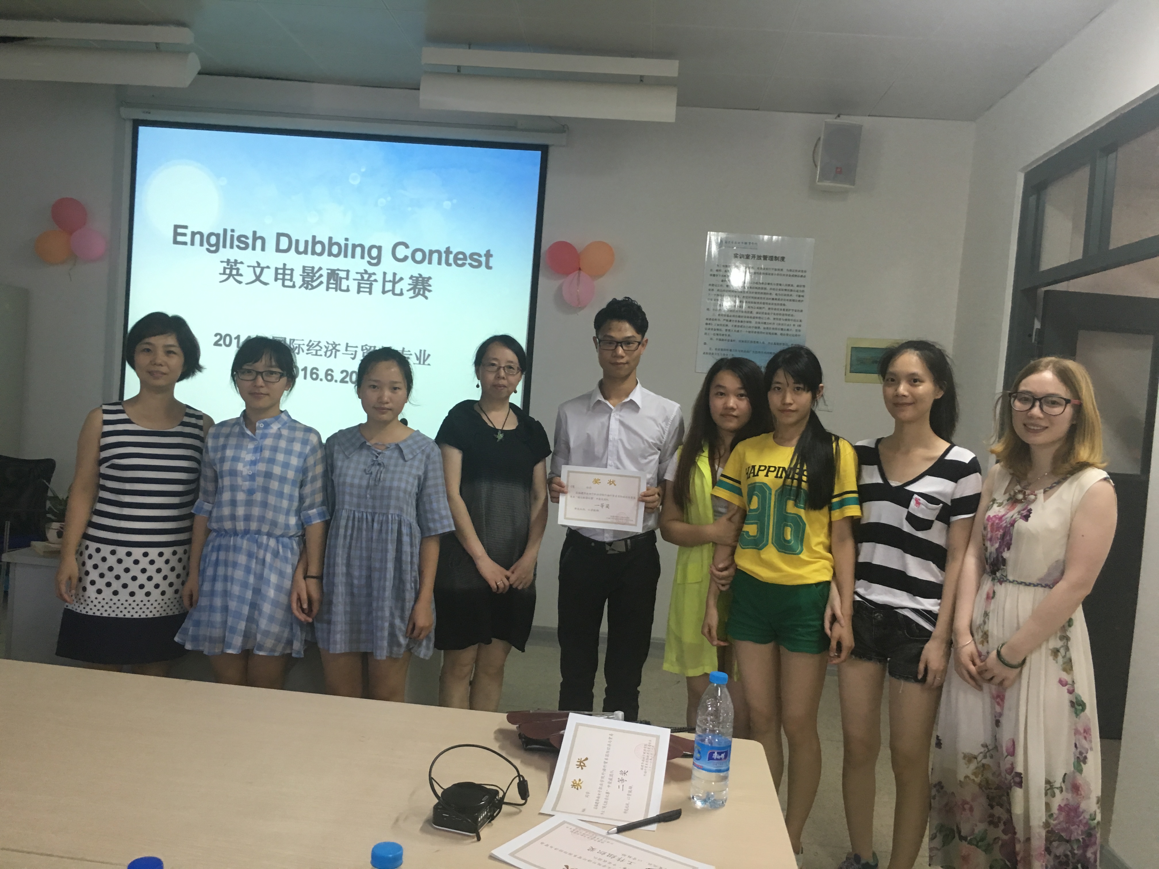 英文配音比赛照片2.JPG
