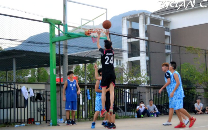 释放青春能量，展现青春风采——“校庆杯”新生篮球赛迎来首场比赛2.jpg