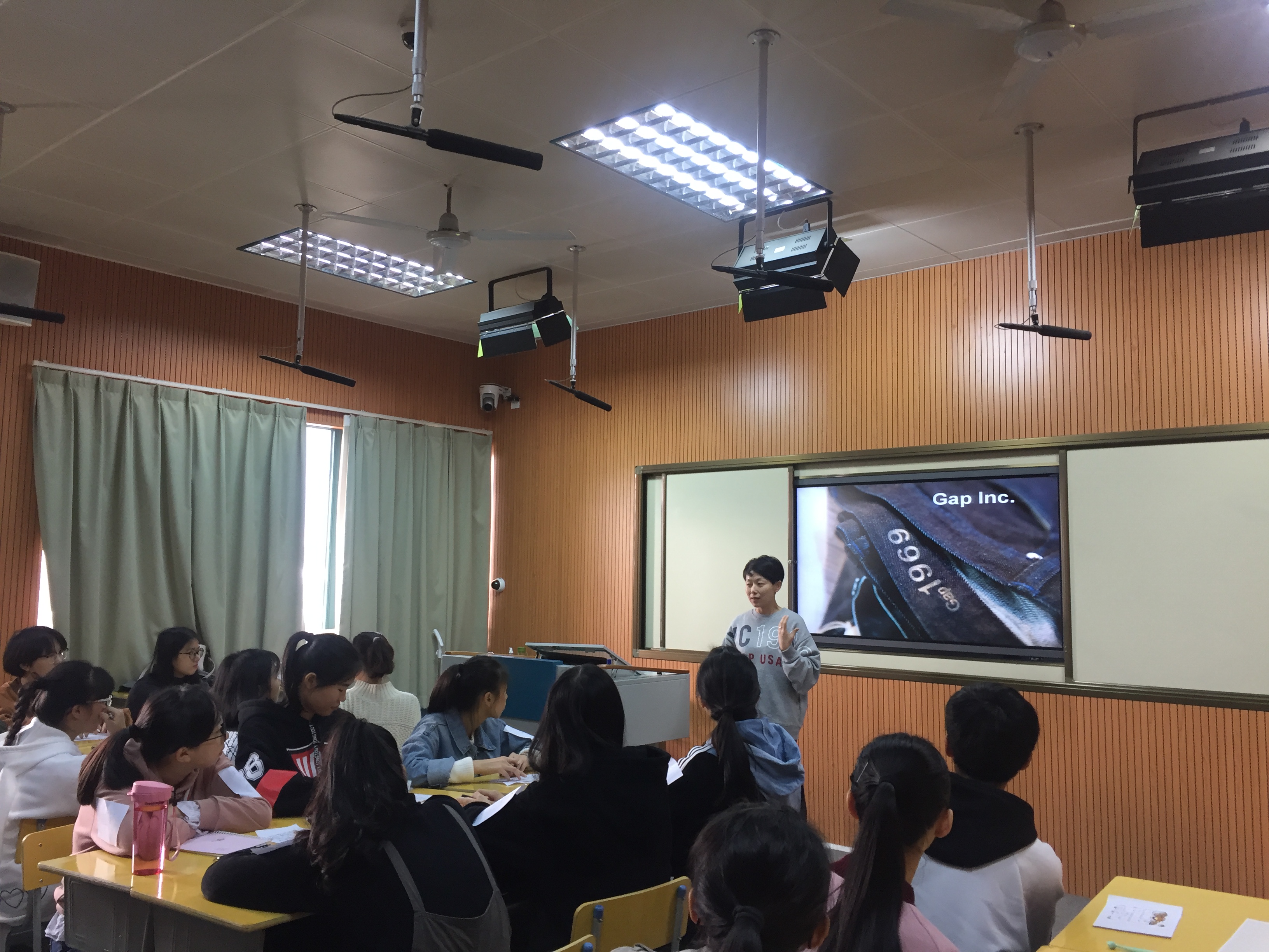 盖璞公司导师与学员分享企业文化.jpg