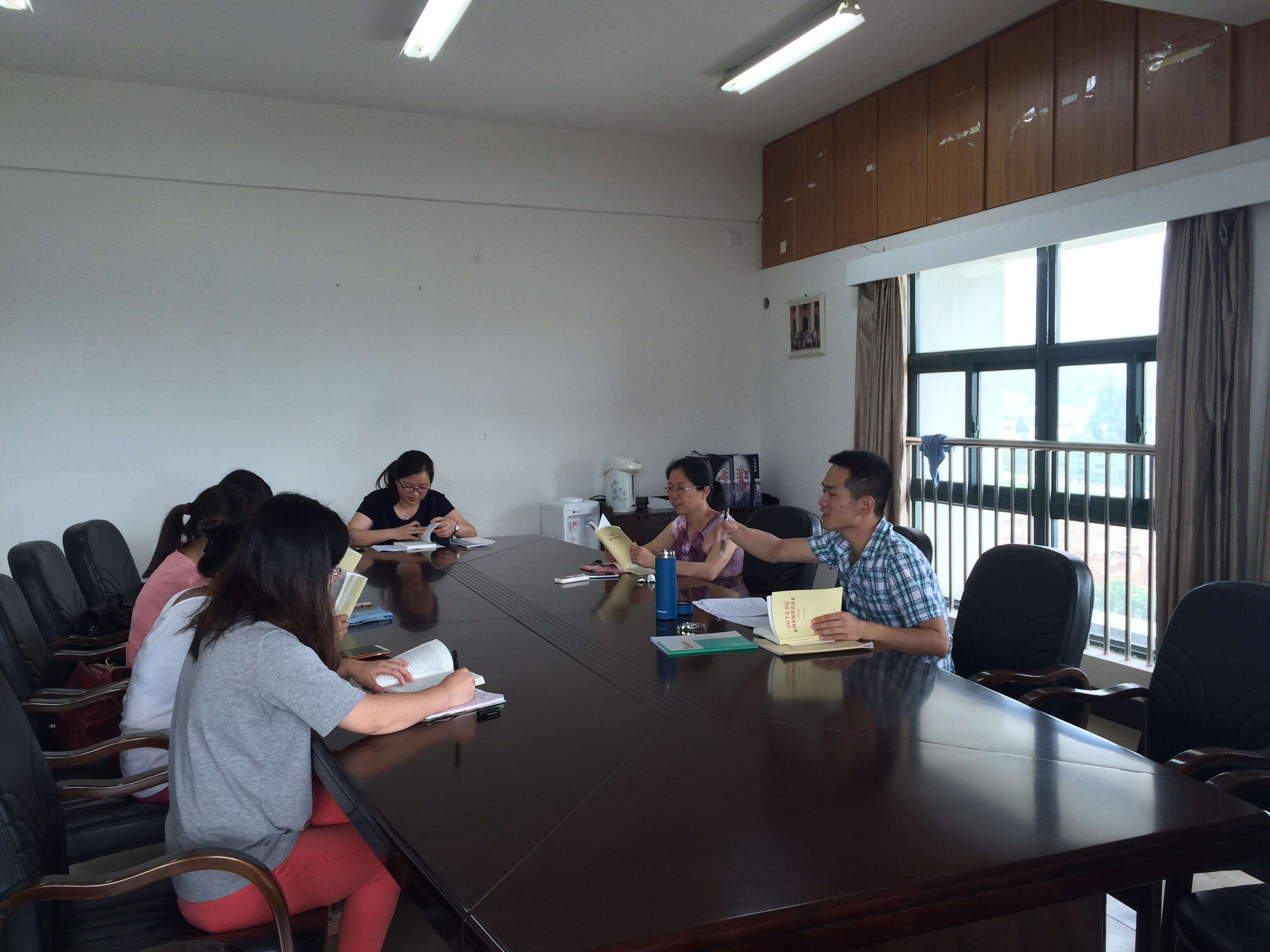 支部党员讨论学习.jpg