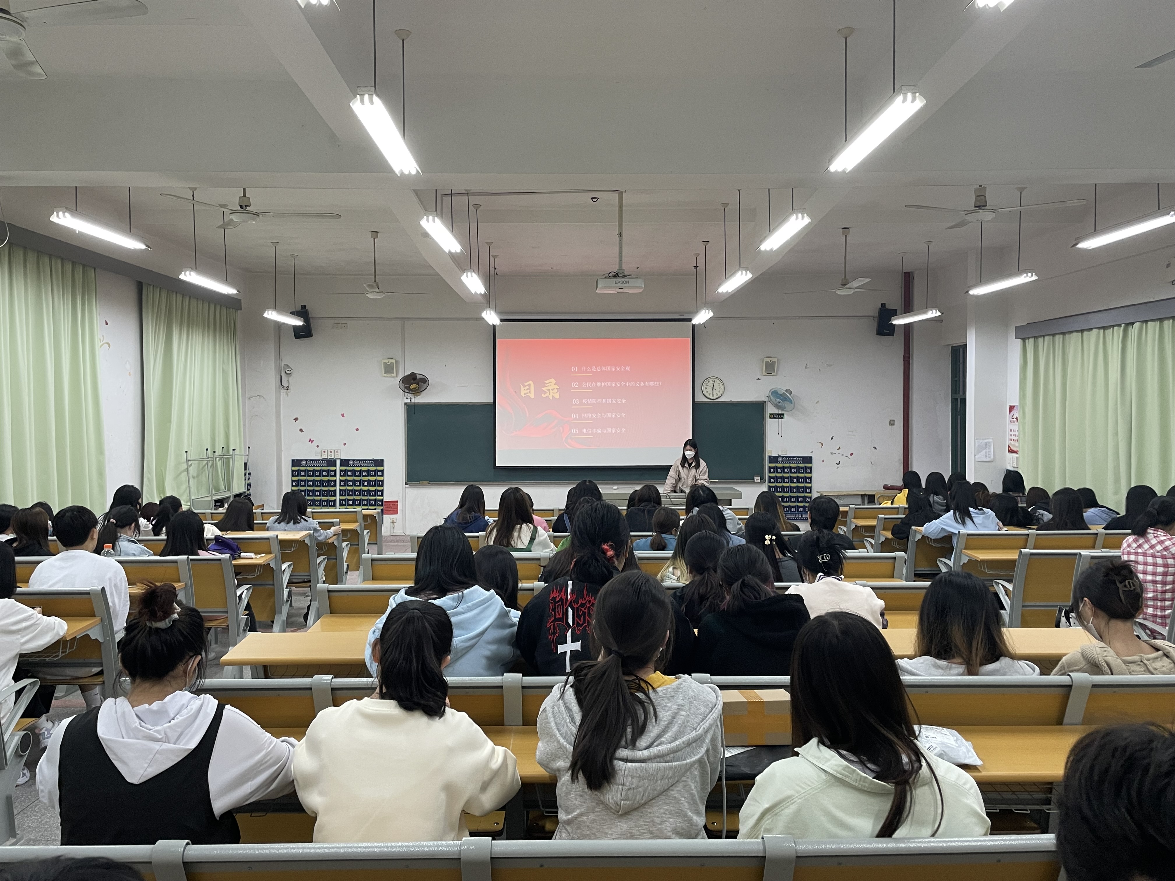 主题班会课 (3).png
