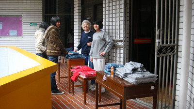 Betts Rivet义卖华南T恤捐助新校区2.jpg