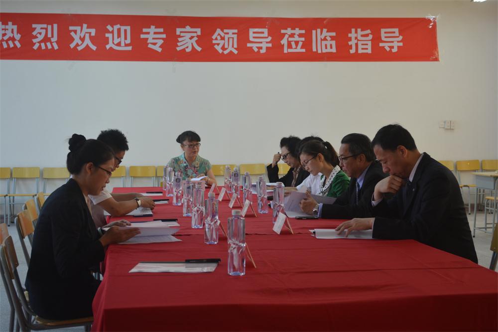 2.各专家齐为专业建设出谋划策.jpg