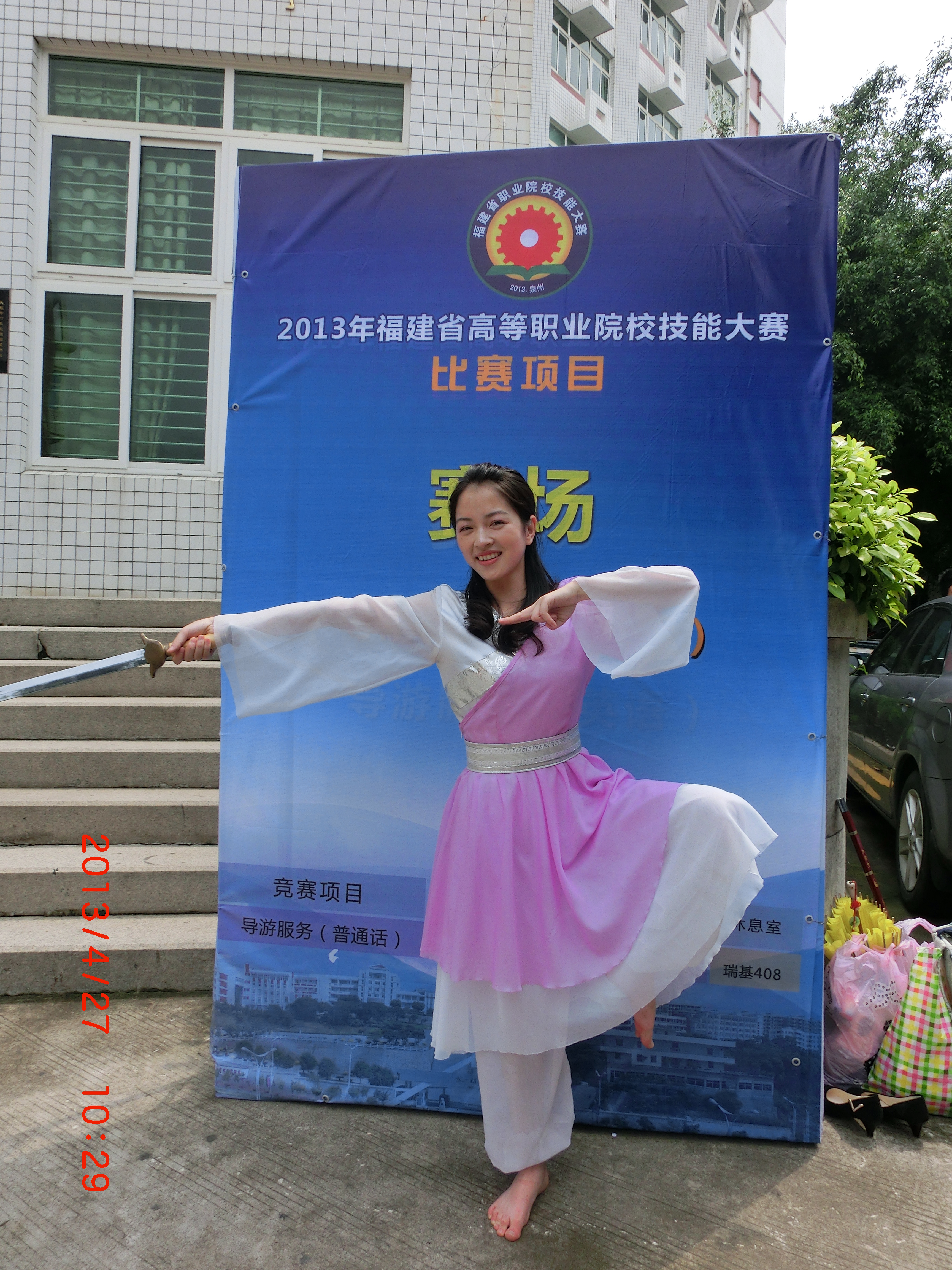 9.亮出华南女生的英姿飒爽和才貌双全.JPG