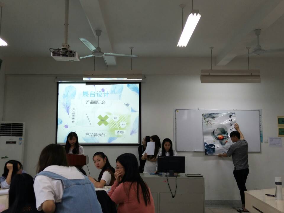 16级国贸专业商贸技能比赛照片3.jpg