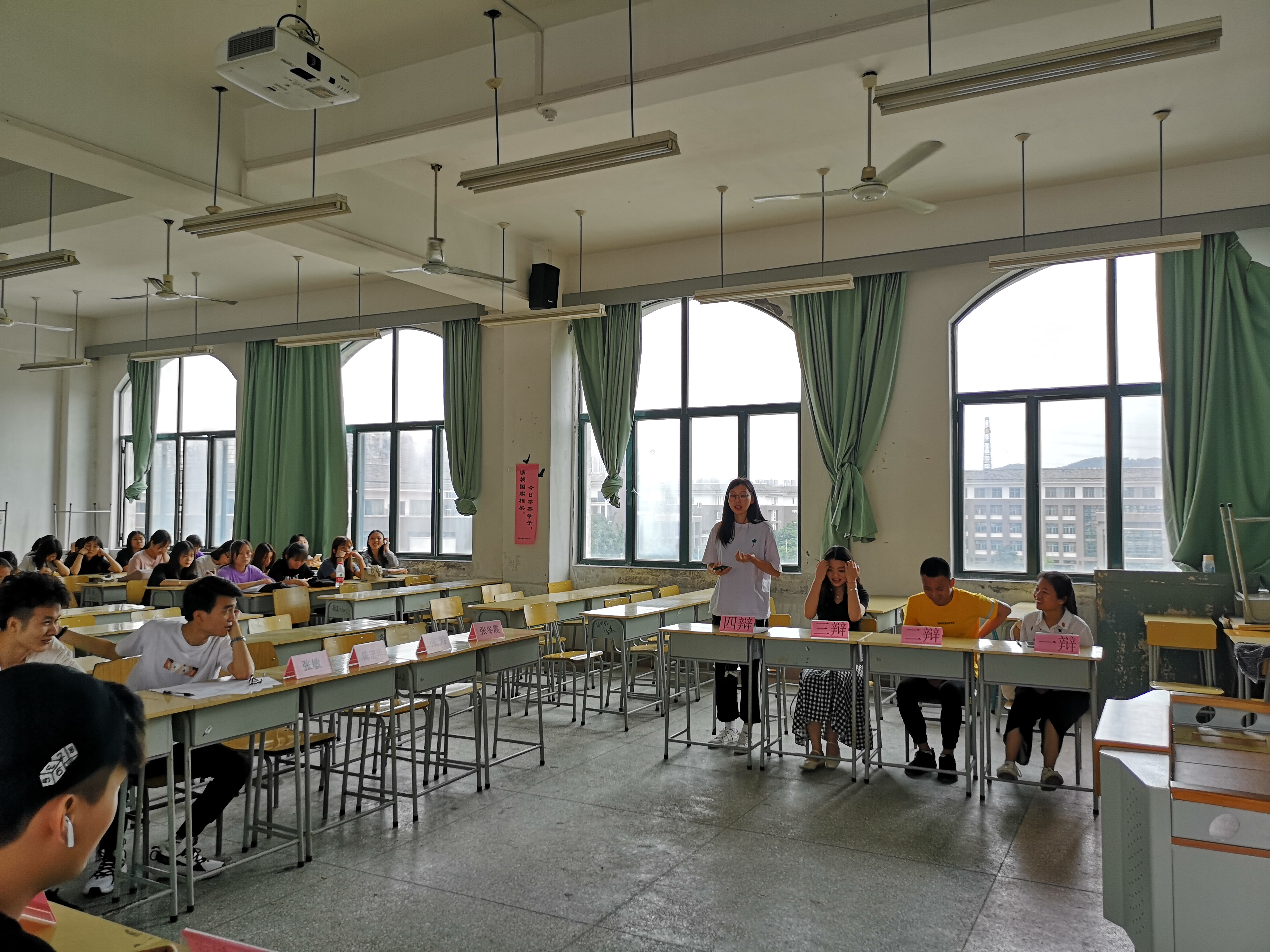 1.1.4.3.1-20190529-辩论赛-2019年5月29日福万楼4402 17，18级学生'激情碰撞，跌宕成长‘