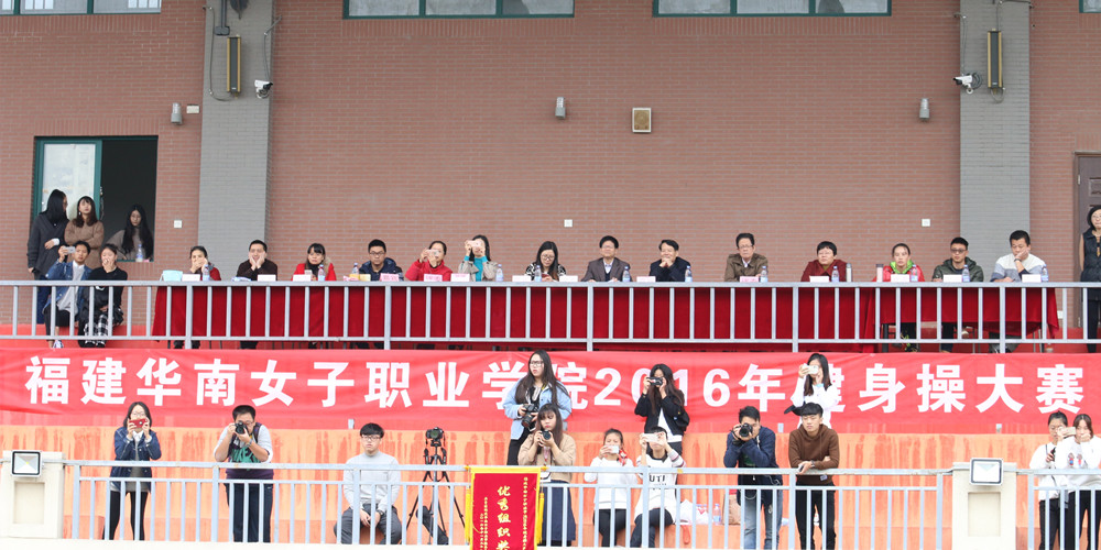 在主席台就坐的嘉宾和评委老师_副本.jpg