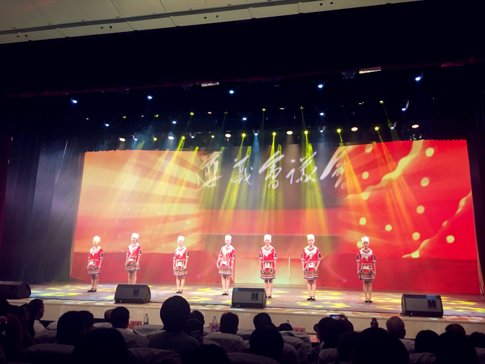 《遵义会议放光芒》.jpg